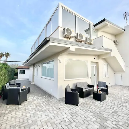 Holiday Houses San Lorenzo La Pizzuta Reitani Exterior photo